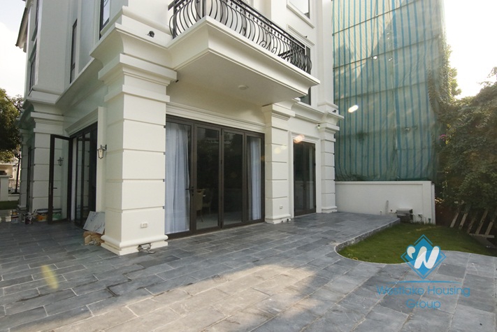 A gorgeous villa in Vinhome Riverside Long Bien for rent